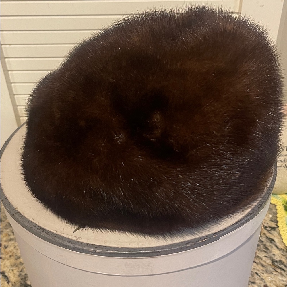 Luxurious vintage Brown mink Fur Hat
